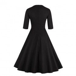 Vestido vintage negro con estampado floral bordado rojo