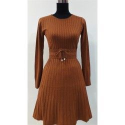 Vestido de tendencia cómodo y versátil en tejido de ochos en color camel